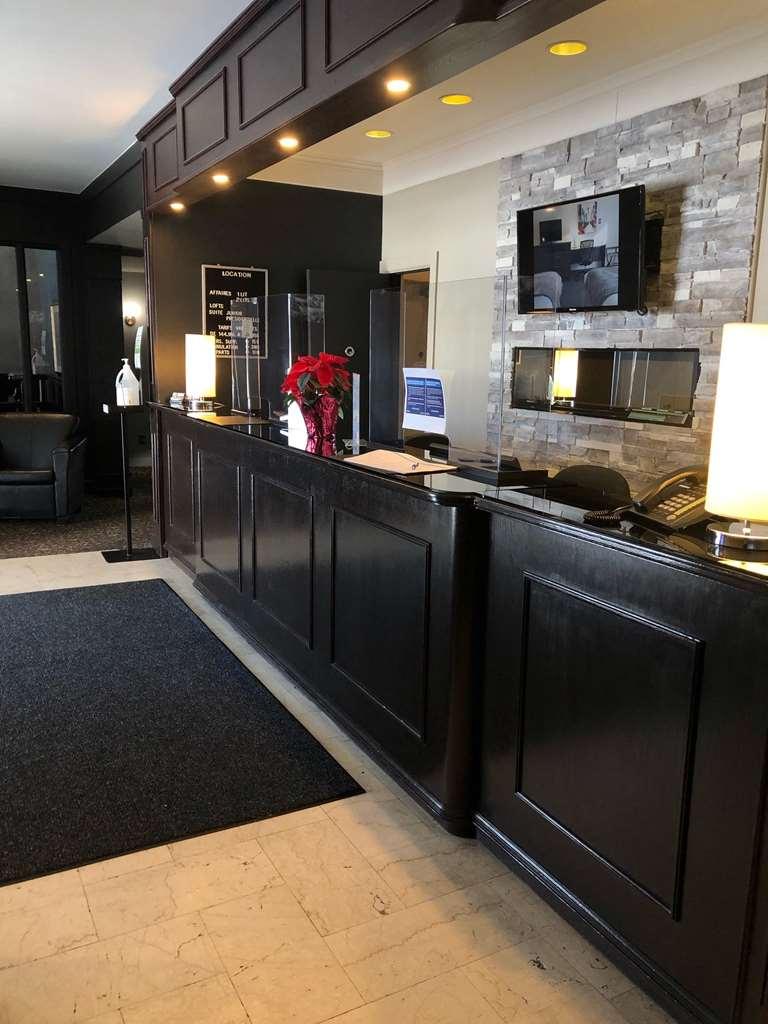 Des Eskers Hotel 4*